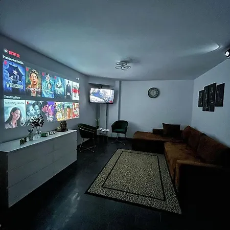 3 Cinema Garden Parking House Bucureşti
