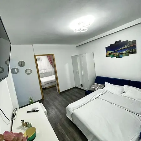 3 Cinema Garden Parking House Βουκουρέστι