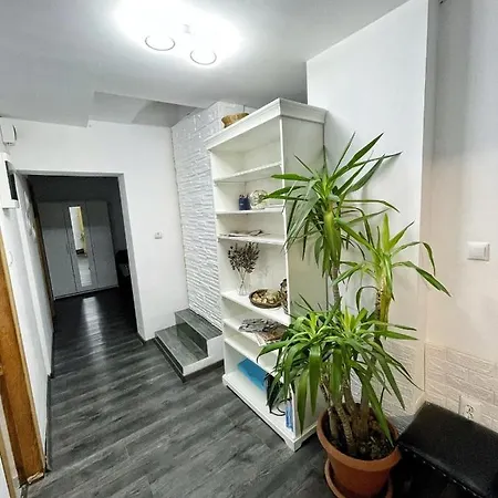 3 Cinema Garden Parking House Бухарест