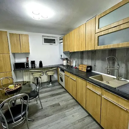 3 Cinema Garden Parking House Апартаменти *