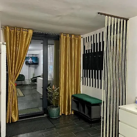 3 Cinema Garden Parking House *