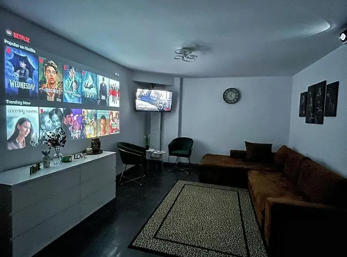 3 Cinema Garden Parking House Βουκουρέστι