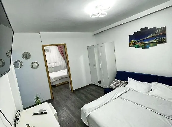 3 Cinema Garden Parking House Βουκουρέστι