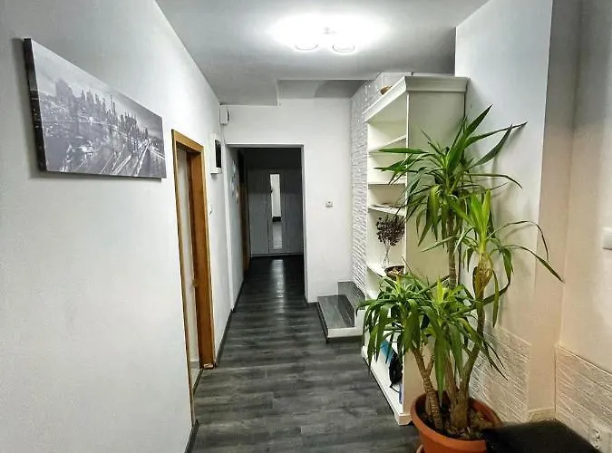 3 Cinema Garden Parking House * Βουκουρέστι