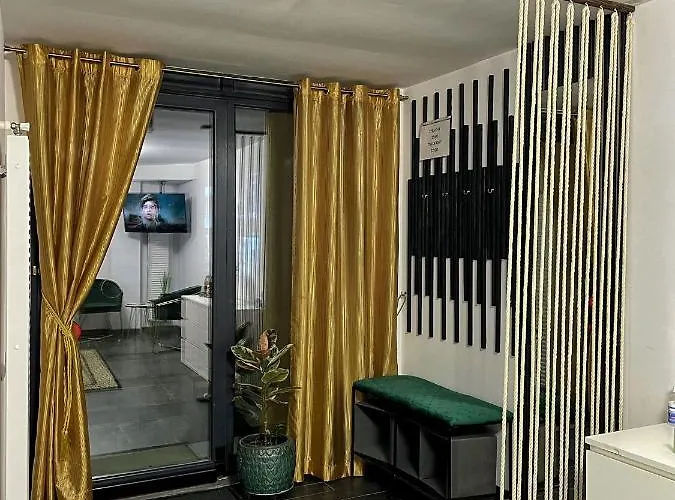 3 Cinema Garden Parking House *